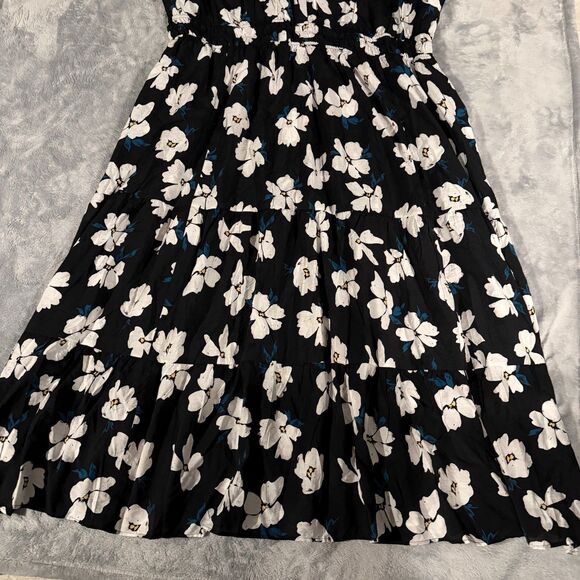 Torrid Black Floral Y-Neck Tiered Maxi Dress - Picture 2 of 4